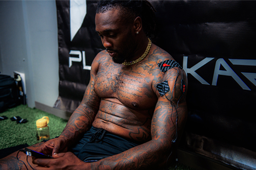 Kavon Frazier of Dallas Cowboys using PlayMakar SPORT muscle stimulator